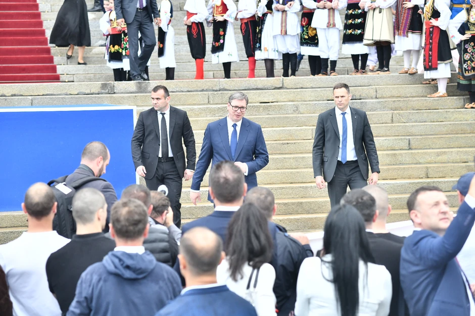 .Građani ispred Skupštine Srbije