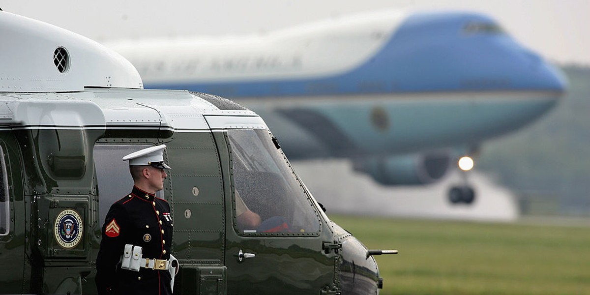 "Air Force One" to kryptonim samolotu, na pokładzie którego leci urzędujący prezydent USA. Najczęściej otrzymuje go jeden z Boeingów 747 we flocie sił powietrznych USA. Samolot doczeka się następcy za kadencji Joego Bidena. 