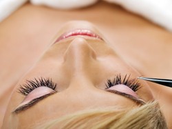 Sztuczne rzęsy jak prawdziwe