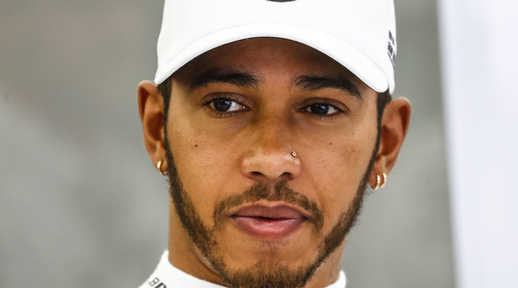 Lewis Hamilton az első három versenyen nem tudott győzni, de a csapat nem aggódik az F1-es címvédő miatt /Fotó: AFP