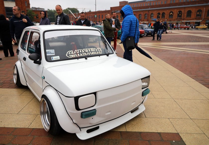 Zlot Fiatów 126 p w łódzkiej Manufakturze