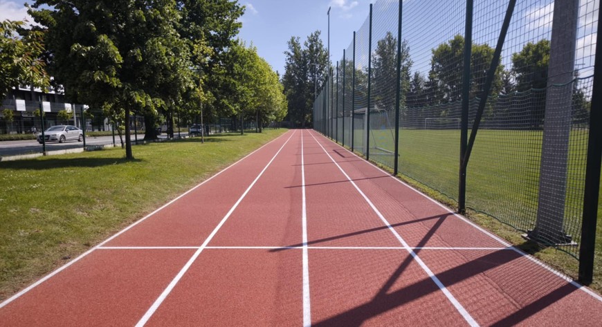 Rekreacyjna bieżnia lekkoatletyczna jest już nowa i czeka na miłośników biegania. 