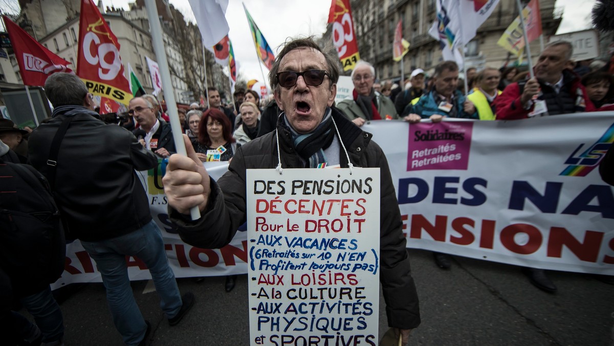 epa06606076_2 - epaselect FRANCE PENSION PROTEST (France pensioners and workers protest)