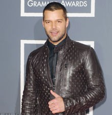 23454_ricky-martin-220-d000185D8936f402d3bda