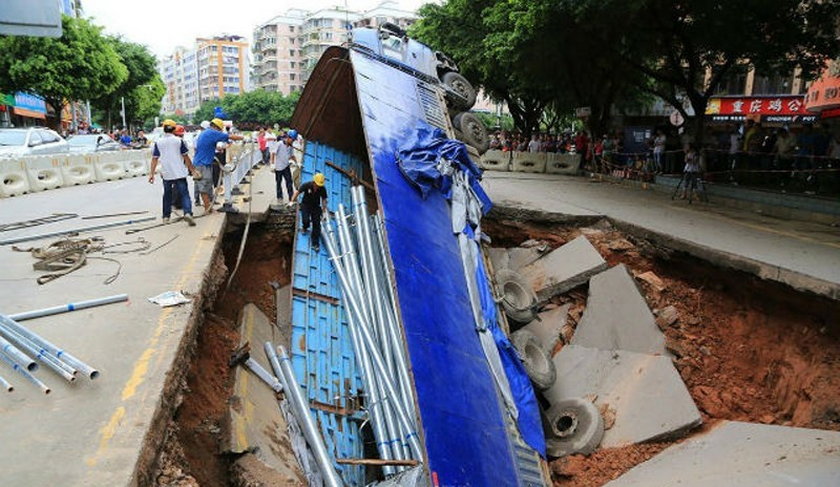 Zapadła się ulica w Chinach