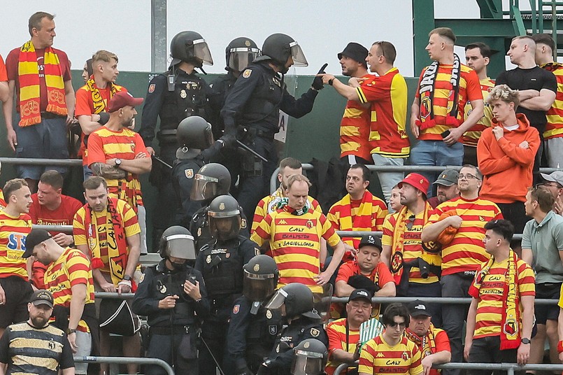 Wstyd! Kibice Jagiellonii w czasie meczu z Betisem bili się z hiszpańską policją