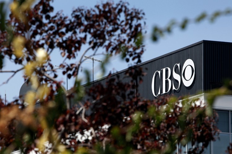 W centrum zainteresowania inwestorów będą znajdowały się pojawiające się na rynku głosy o ponownej fuzji CBS i Viacomu. Połączenie dwóch potentatów branży medialno-rozrwykowej rozszerzyłoby znacznie internetowe portfolio CBS-u. Dyrektor generalny stacji mógłby zrealizować plan uruchomienia topowego studia filmowego. Bloomberg szacuje, że zysk na jedną akcję CBS-u wzrośnie w 2016 roku o 23,6 proc.