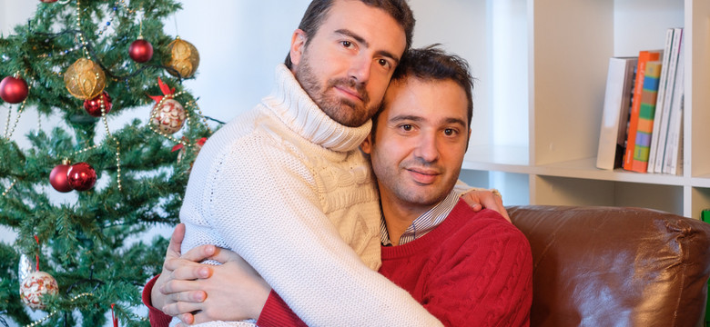 Święta gejów: w samotności, rodzinnie, tylko z ukochanym, a może w… hotelu?