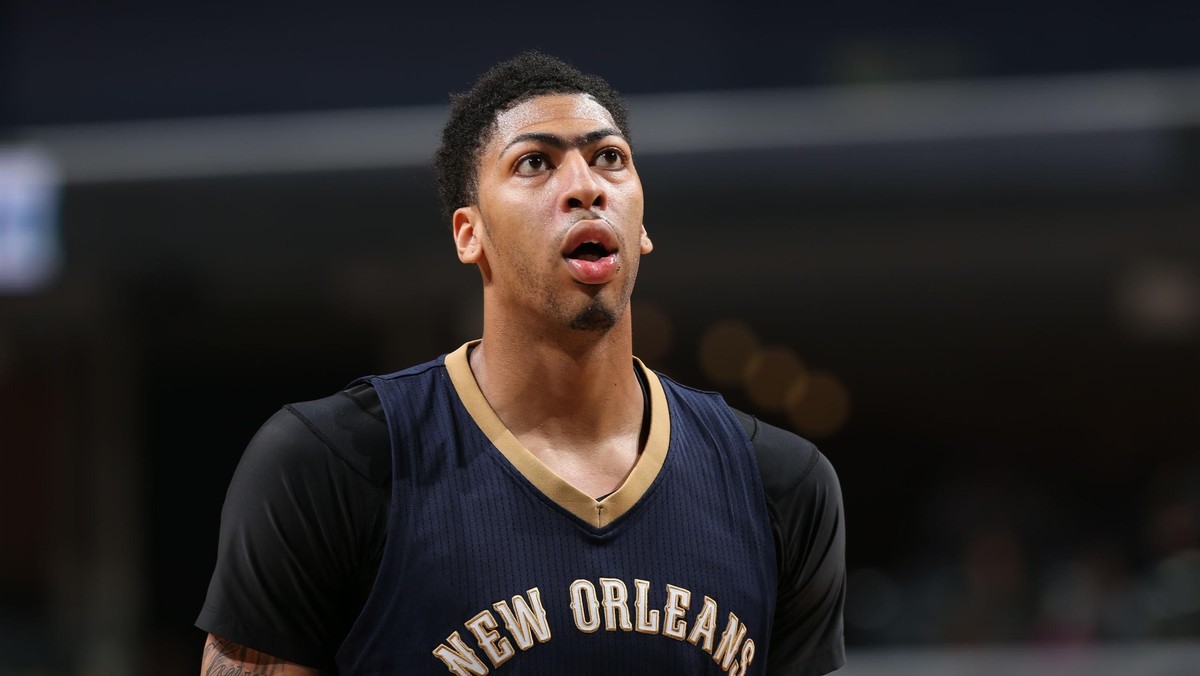 Jeden z najlepszych podkoszowych graczy w lidze NBA Anthony Davis poinformował, że z powodu kontuzji nie wystąpi w turnieju koszykarzy podczas tegorocznych letnich igrzysk olimpijskich w brazylijskim Rio de Janeiro.