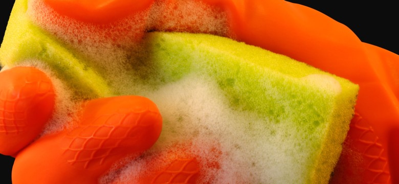 Pranie, gotowanie i sprzątanie? GUS policzył, ile warte są prace domowe