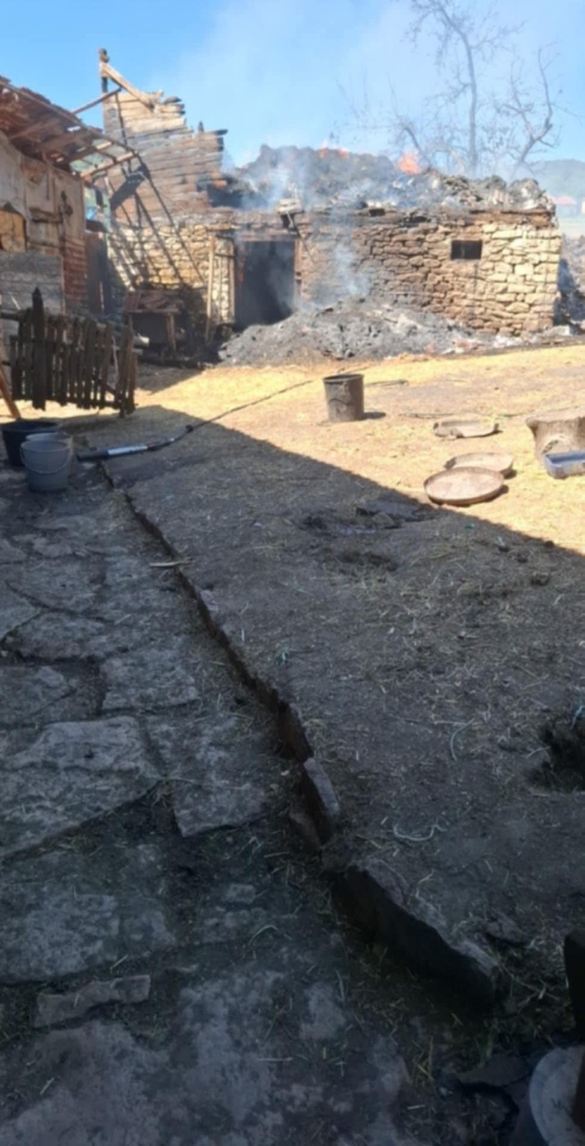 "Odmah je pokušala da je ugasi, a ja sam pozvala oca da sa još nekim ljudima poroba da ugasi požar"