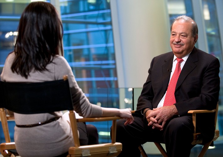 Meksykański miliarder Carlos Slim w wywiadzie telewizyjnym dla Bloomberg'a w Nowym Jorku, USA