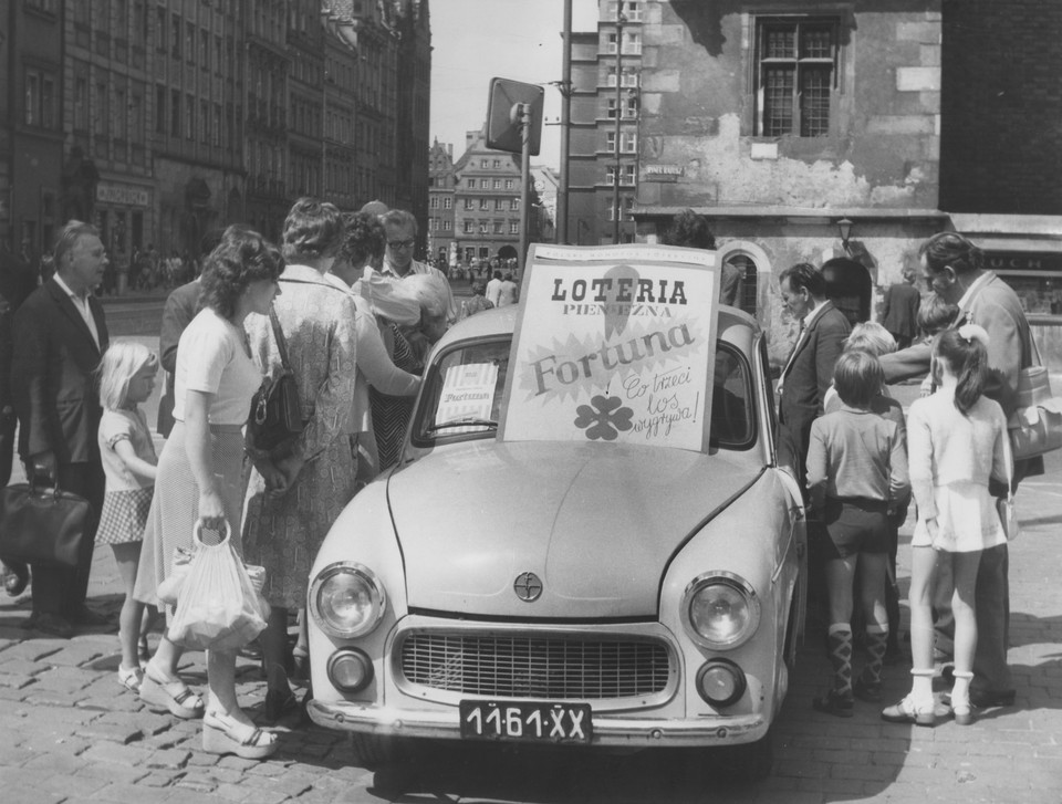 "Co trzeci los wygrywa", rynek we Wrocławiu, sierpień 1975 r.