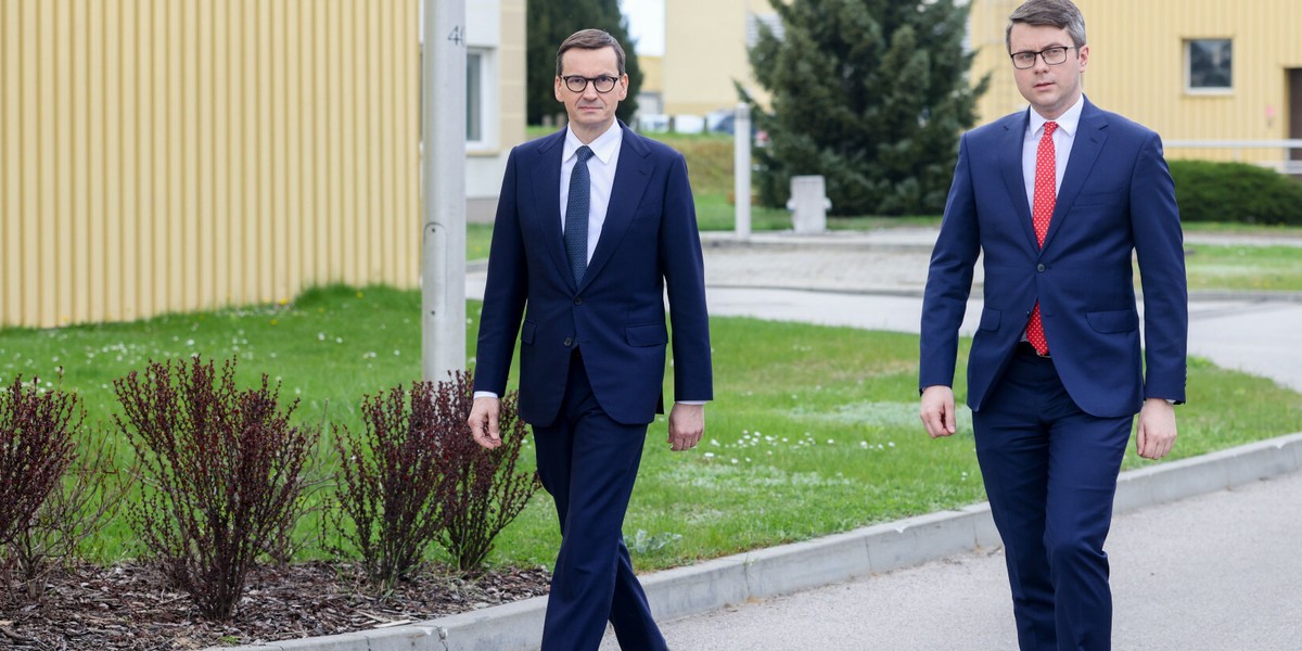 Premier Mateusz Morawiecki i rzecznik rządu Piotr Müller