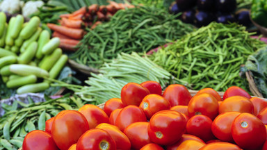 Badanie: dieta bogata w warzywa, owoce i soki zmniejsza ryzyko raka