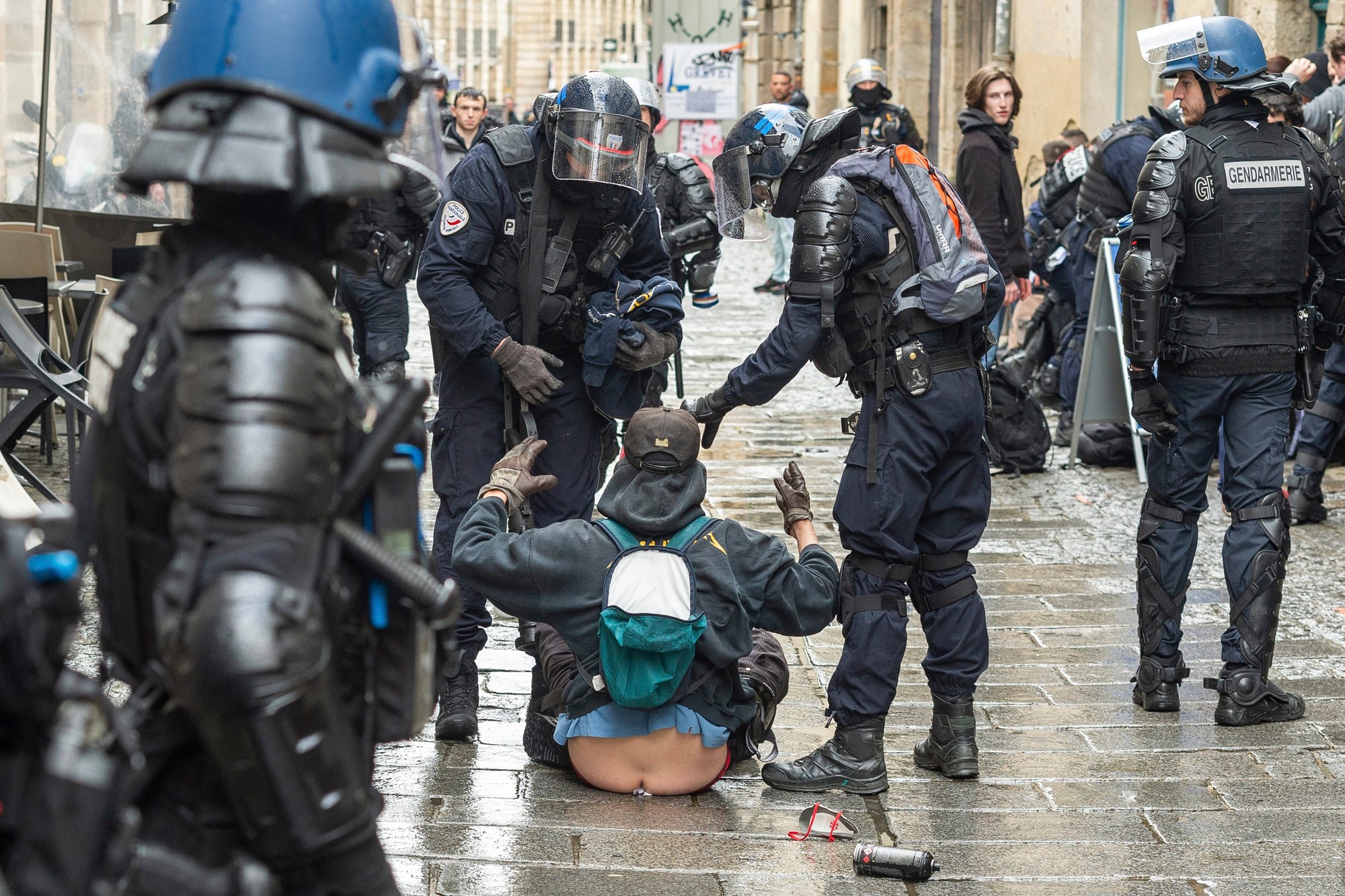 Divoké protesty vo Francúzsku nekončia.