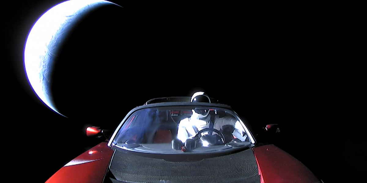 Elon Musk i SpaceX zadbali o to, żeby pierwszy test Falcona Heavy był prawdziwym kosmicznym show