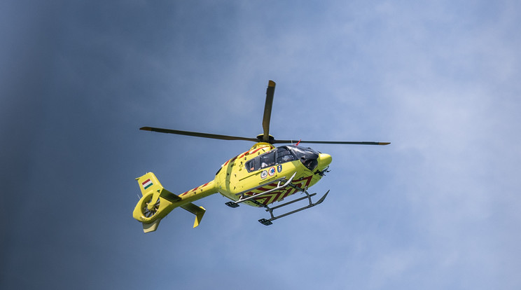 A balesethez mentőhelikoptert riasztottak / Fotó: Zsolnai Péter