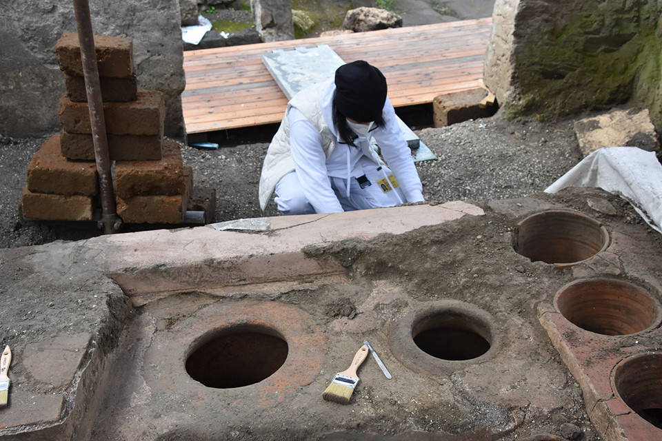 W Pompejach odkryto stragan z ulicznym jedzeniem