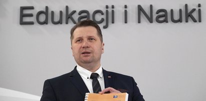 Powrót dzieci do szkół. Minister Czarnek podał termin