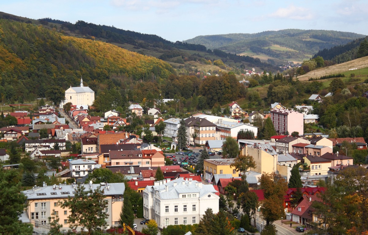W tych okolicznościach twierdzenie burmistrza, że konsultacje z mieszkańcami zostały przeprowadzone na zebraniu wiejskim, nie mogło prowadzić do oddalenia skargi.