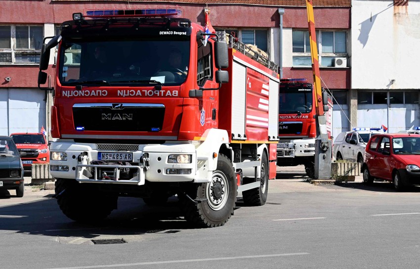 Po naređenju presednika, 37 vatrogasaca kreće put Grčke