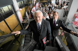 Miller: Leczenie snem przez rząd się skończyło