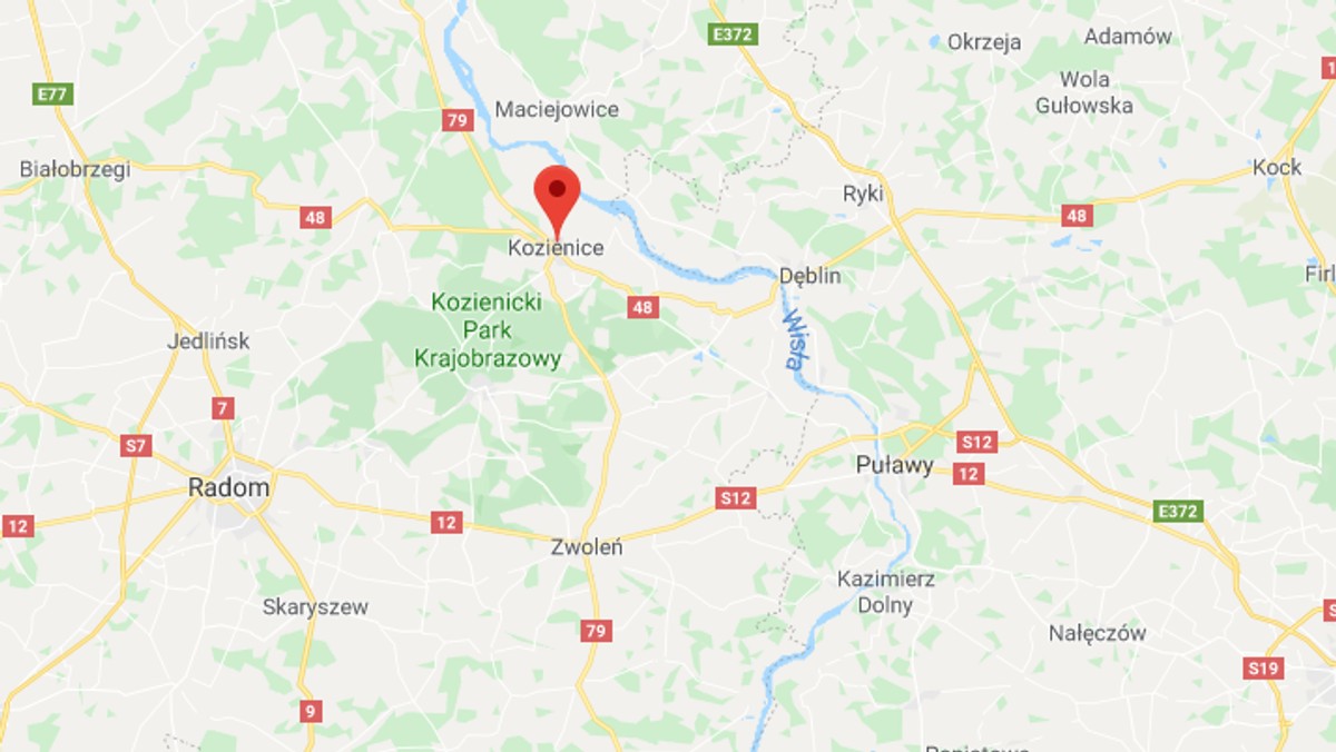 Do wypadku doszło w Ryczywole w pow. kozienickim. Trasa nr 79 była przez kilka godzin zablokowana po zderzeniu busa i dwóch samochodów osobowych. Do szpitala z ogólnymi obrażeniami trafiło pięć osób.