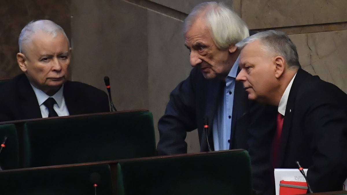 Prezes PiS Jarosław Kaczyński, wicemarszałek Sejmu Ryszard Terlecki i poseł Marek Suski