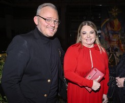 Katarzyna Niezgoda w olśniewającej stylizacji. Na czerwonym dywanie towarzyszył jej mąż [FOTO]