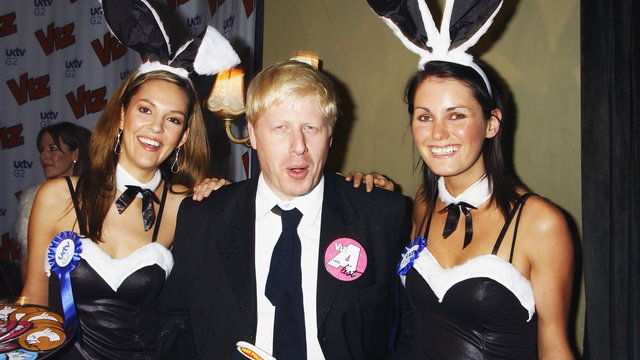 Boris Johnson lemondott, de idióta fotói szerencsére örökre velünk maradnak - galéria