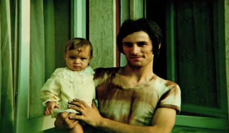 Marisa Meriko u rukama svog oca