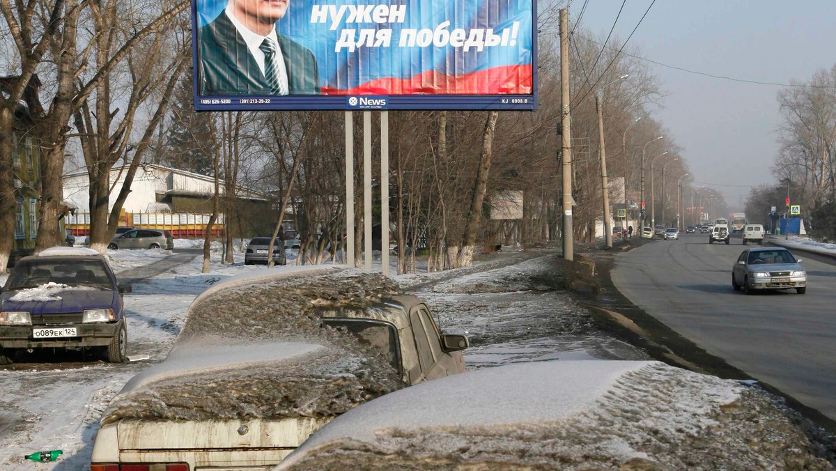 Jednych szokuje, innych śmieszy. W internecie pojawił się spot reklamowy rekomendujący młodym ludziom głosowanie w marcowych wyborach prezydenckich na Władimira Putina. Spot wyemitowany w serwisie Youtube przypomina nasze, polskie anegdoty o babie, która przyszła do lekarza. W reklamówce Władimira Putina młoda dziewczyna przychodzi do lekarza, aby poradzić się jak miałby wyglądać jej pierwszy raz.