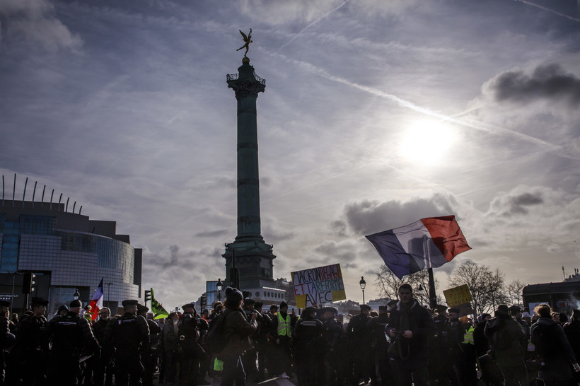 We Francji trwają strajki przeciw planowanej reformie systemu emerytalnego