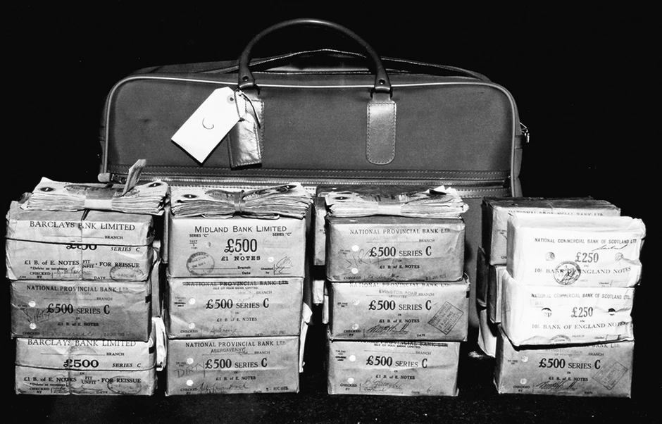 Poštar koji je navodno odao sve informacije pljačkašima dobio je svoj deo plena i nastavio da radi u istoj poštanskoj ispostavi