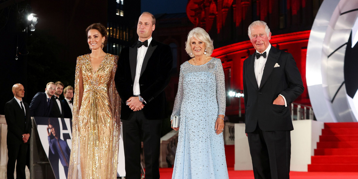 Kate Middleton, książę William, księżna Kamila i książę Karol na premierze filmu o przygodach Jamesa Bonda "Nie czas umierać" ("No Time to Die")