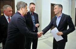 Biedroń chce zmian w kodeksie karnym: Pewne grupy są chronione, inne nie