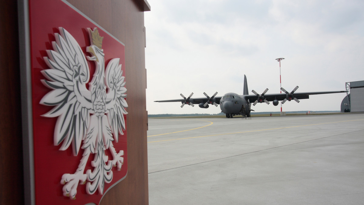 POWIDZ WOJSKO OSTATNI SAMOLOT C-130 E HERCULES