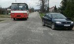 10-latka wybiegła z autobusu i wpadła pod samochód