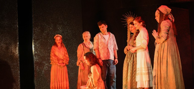 Bestsellerowe "Chłopki" w Teatrze Współczesnym. Sensacyjna adaptacja kultowej już książki