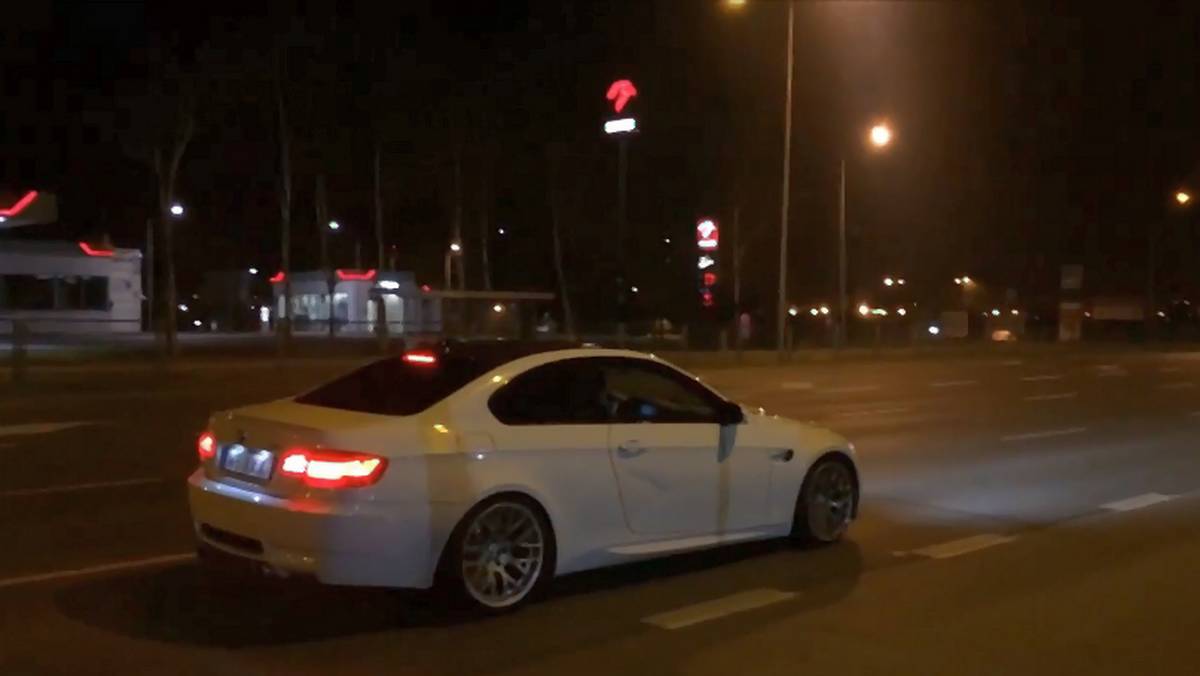 Frog w białym BMW M3