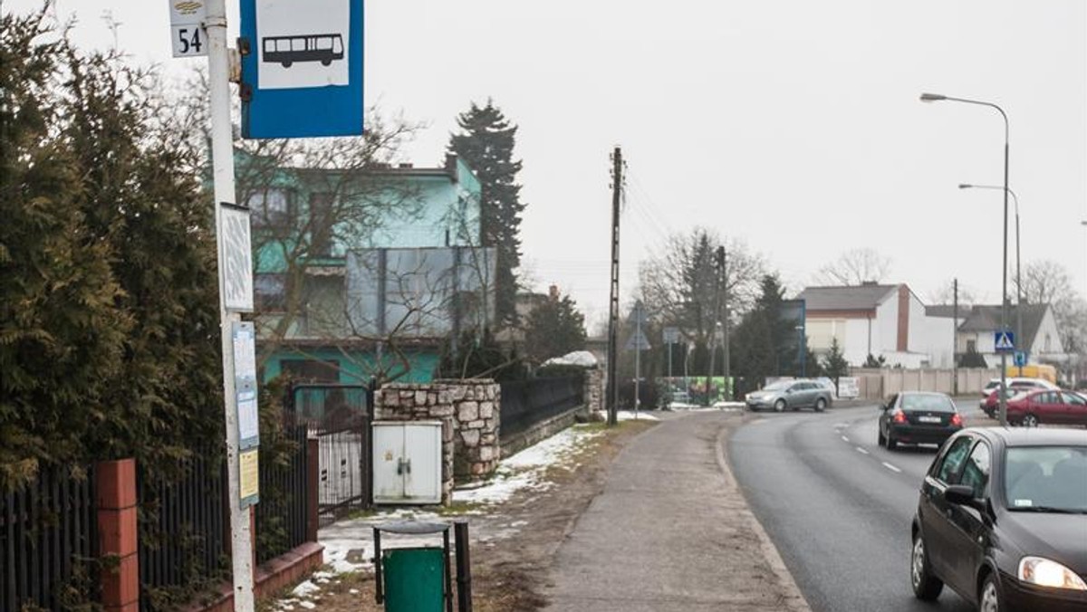 Zarząd Transportu Miejskiego postawi w Poznaniu aż 20 nowych wiat. Osłony staną na przystankach na obrzeżach miasta. O nowych lokalizacjach zadecydowali mieszkańcy oraz rady osiedli - informuje Fakt.pl.