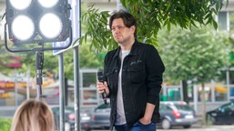 znamy kolejnego uczestnika "twoja twarz brzmi znajomo". jego przebój śpiewała cała polska