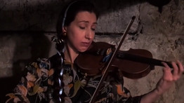 A művészet ereje: egy ukrán hegedűművész a zenéjén keresztül tudatja a világgal, hogy még él – videó
