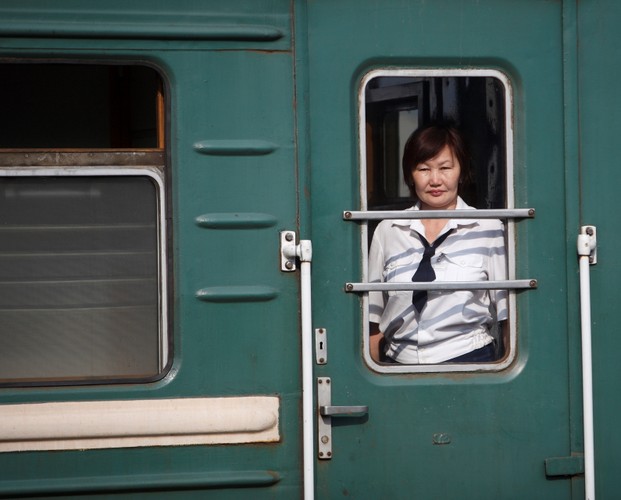 Każdy wagon ma swojego opiekuna, który nie wpuści nikogo postronnego do pociągu