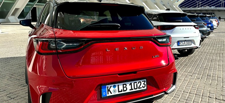 Najtańszy Lexus trzęsie rynkiem. Ile kosztuje?
