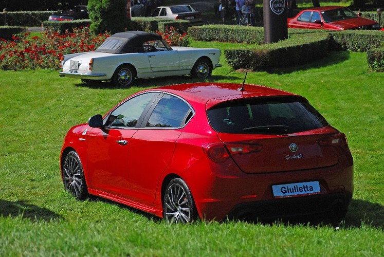 Perły dawnej i współczesnej włoskiej motoryzacji zjechały z całej Polski w jedno miejsce na dwa dni święta pasjonatów włoskiego stylu życia i motoryzacji