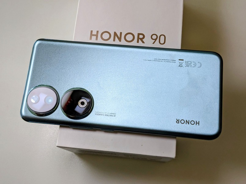 Honor 90