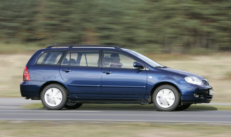 Toyota Corolla E12 (2002-07) - od 9500 zł 