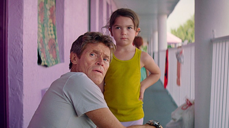 Willem Dafoe i Brooklynn Prince w filmie "Projekt Floryda"